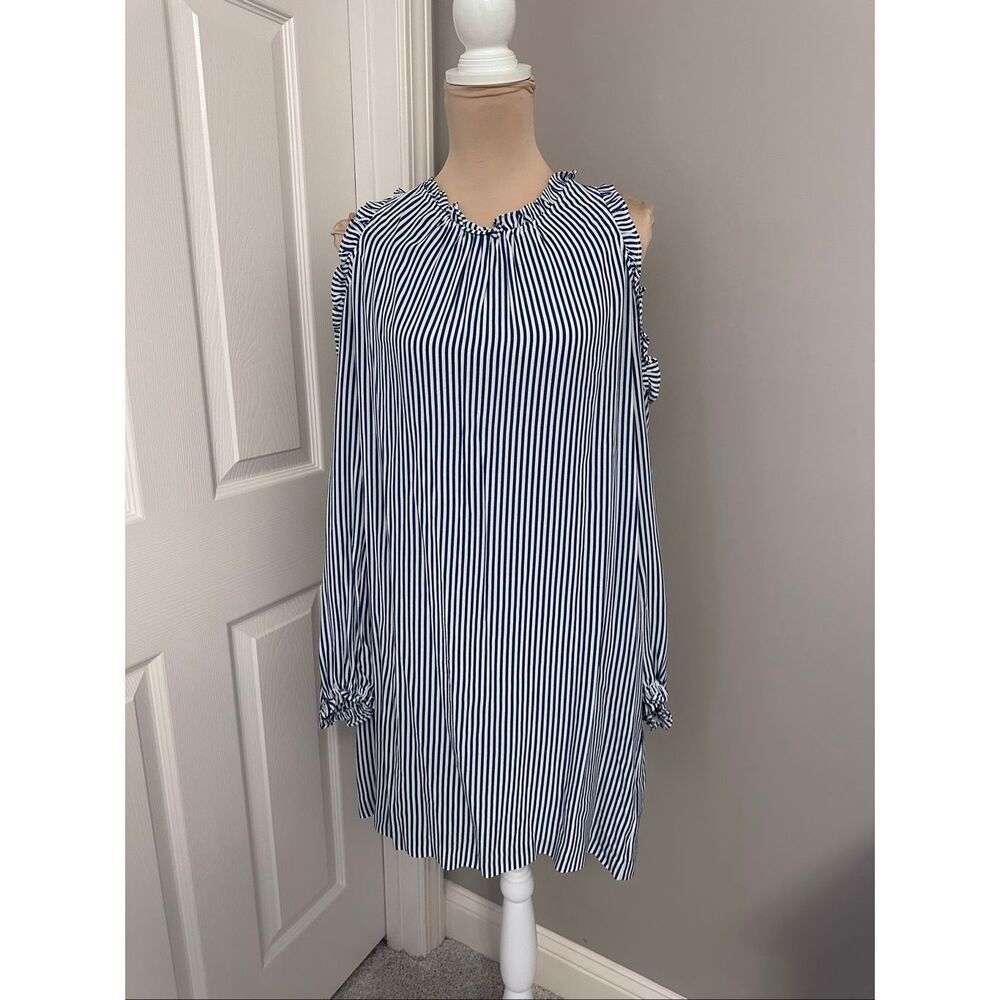 Bebe cold shoulder dress